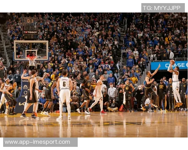 绝杀回合暂停时勇士换防守球员的背后策略分析与阿德尔曼的战术思考